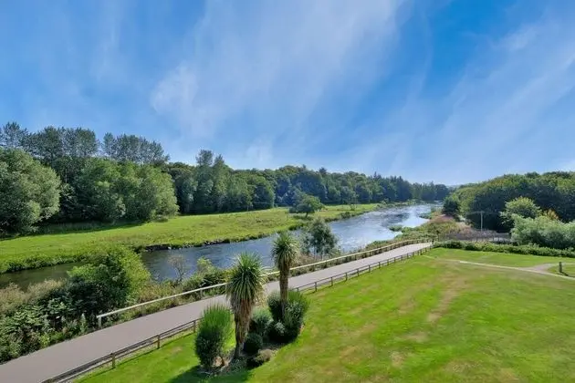 Modern two Bedroom Aberdeen Apartment With River Views - Dış Mekan