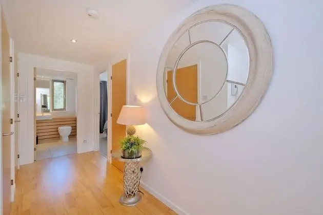 Modern two Bedroom Aberdeen Apartment With River Views - İç Mekan