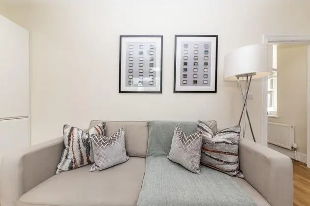 Modern Two Bedroom Apartment in Hammersmith -205a