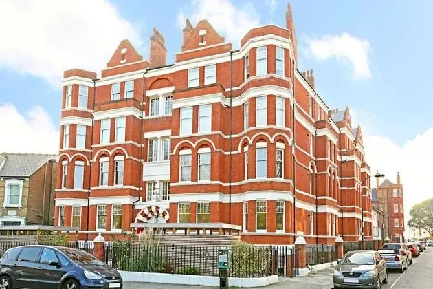 Modern Two Bedroom Apartment in Hammersmith -205a