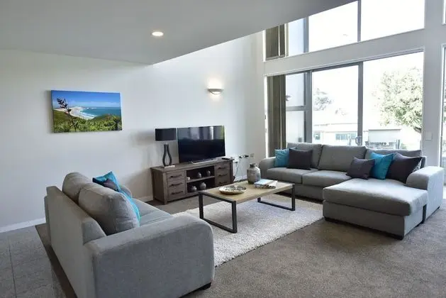 Modern Two Bedroom Epsom Apartments - Öne Çıkan Resim