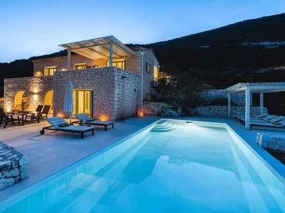 Modern Villa in Vasiliki with Swimming Pool & Hot Tub - Dış Mekan
