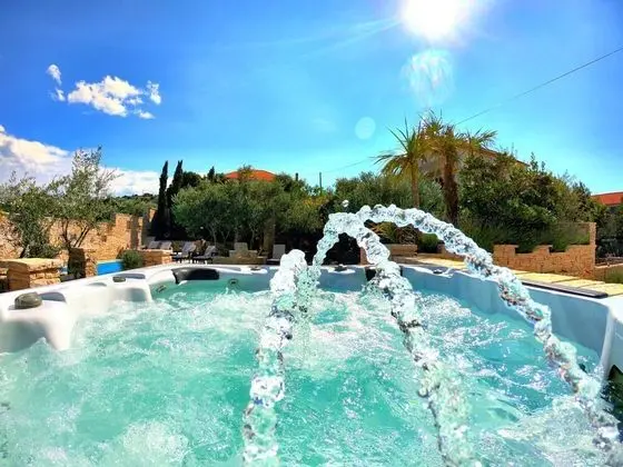 Modish Apartment in Murter with Hot Tub - Spa