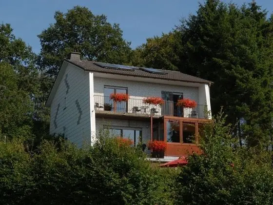 Modish Holiday Home in Waimes With Sauna - Dış Mekan