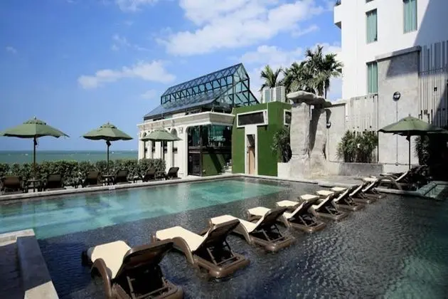 Modus Condominium Suites & Serviced Residence - Havuz