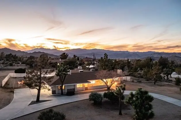 Mojave Moon by Avantstay Modern & Bright JT Home in Great Location w/ Pool & Hot Tub - Dış Mekan