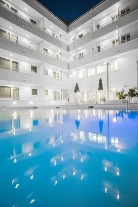 Mokambo Shore Design Hotel