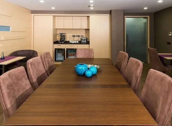 Molton Monapart Mecidiyeköy - İş / Konferans