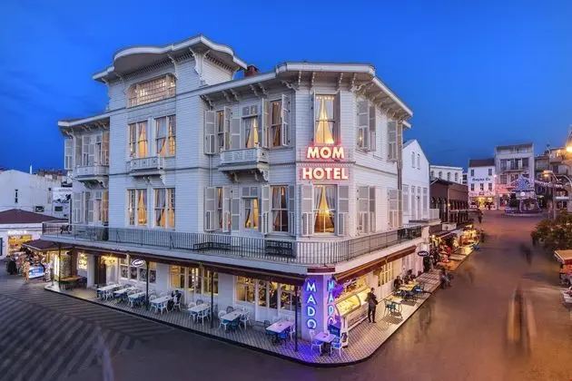 Mom Hotel