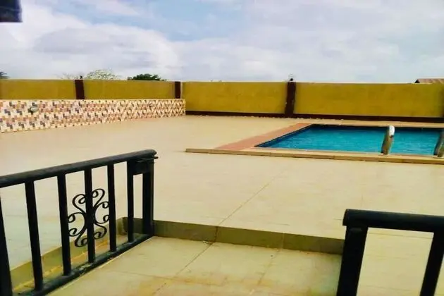 Momak 4 Hotel & Suites
