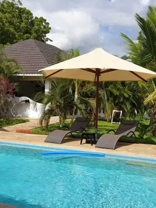 Mombasa Bungalow - Havuz