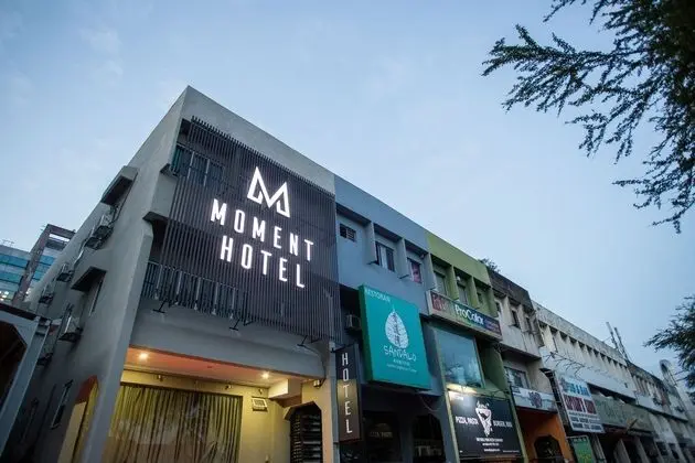 MOMENT HOTEL
