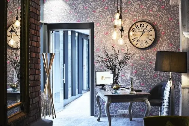 MOMENTS Boutique Hotel - Lobi