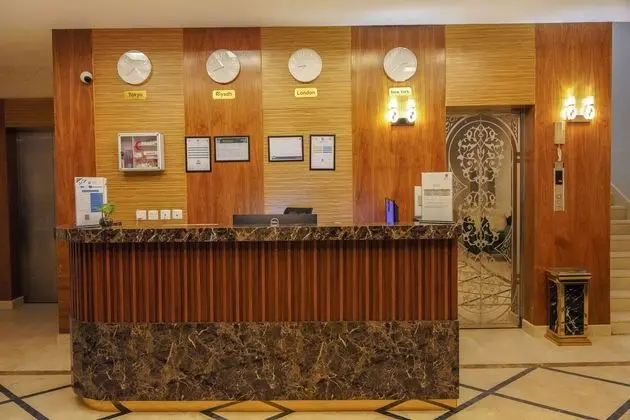 Moments Living Hotel - Lobi