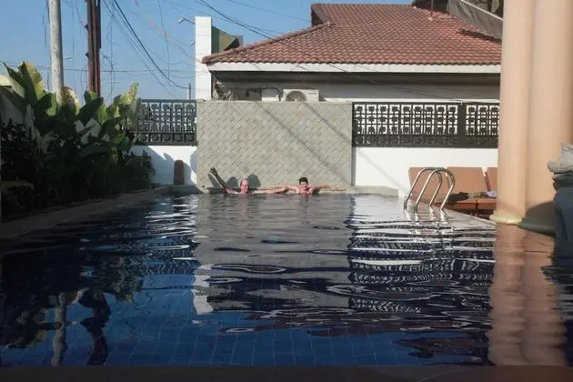 Mom's Guesthouse - Havuz