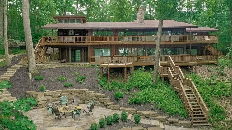 Mom's Maine House - Öne Çıkan Resim