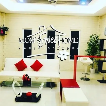Mom's Sweet Home - Lobi