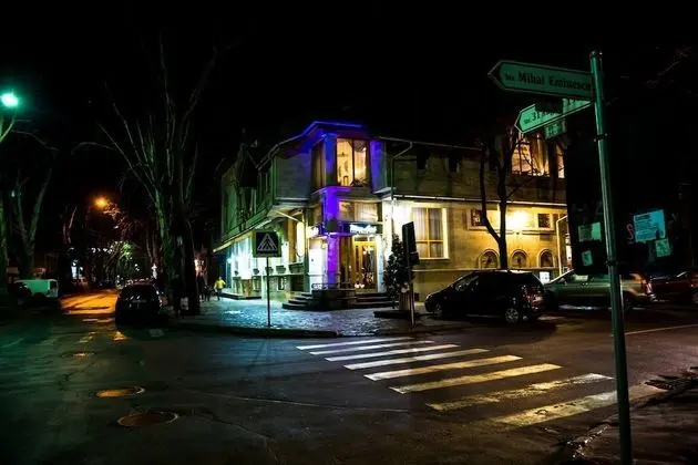 Mon Ami Villa