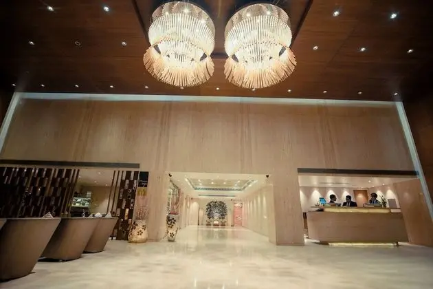 Monotel Luxury Business Hotel - Lobi