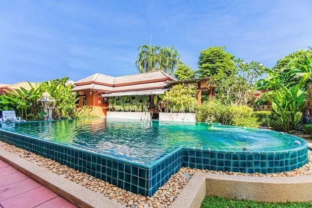 Monaburi Hotel