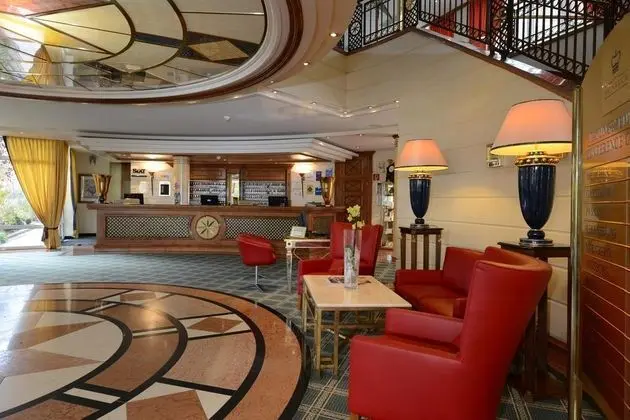 The Monarch Hotel Bad Gogging - Genel