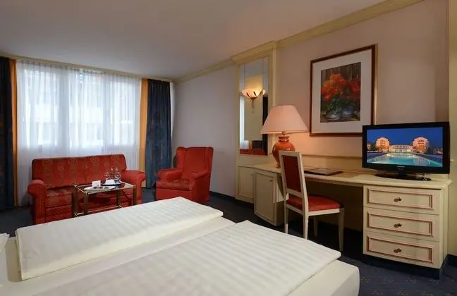 The Monarch Hotel Bad Gogging - Oda