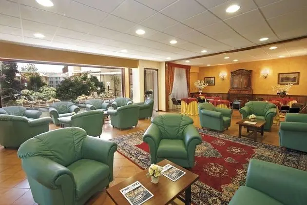 Hotel Mondial - Lobi