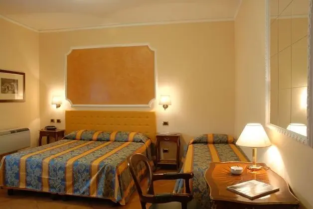 Hotel Mondial - Oda