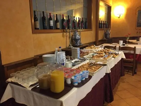 Hotel Mondial - Yerinde Yemek