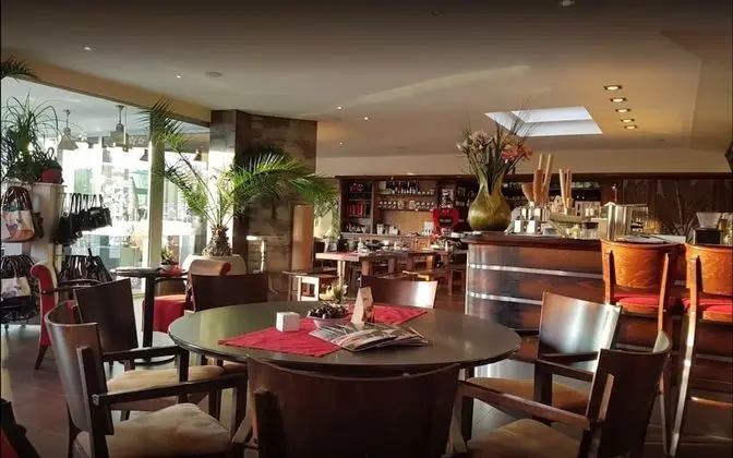 Moness Hotel und Kaffeerösterei - Yerinde Yemek