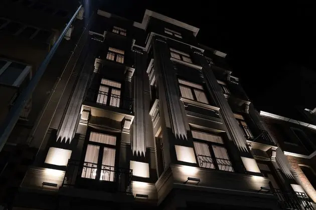 Monev Suites