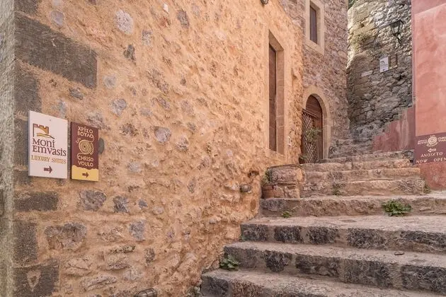Moni Emvasis Luxury Suites - Lobi