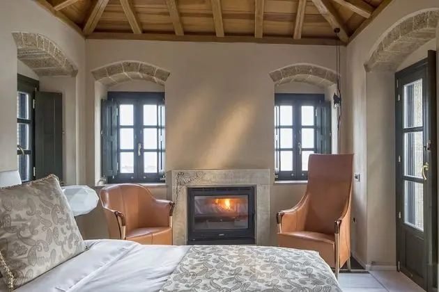 Moni Emvasis Luxury Suites - Oda