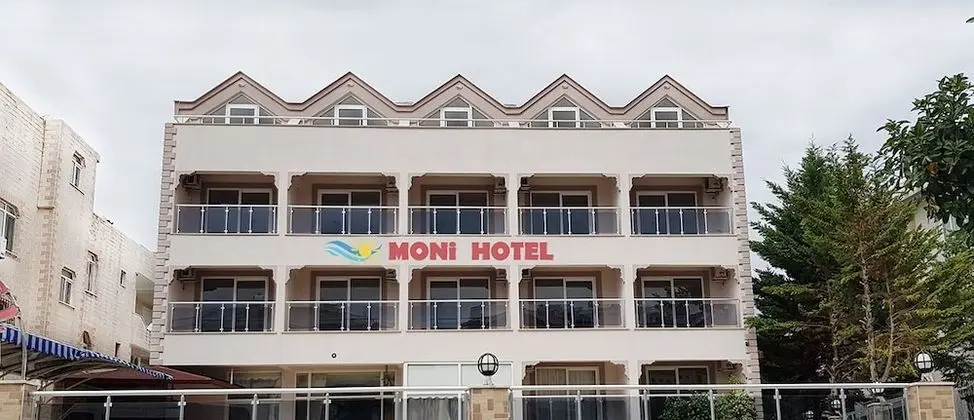 Moni Hotel