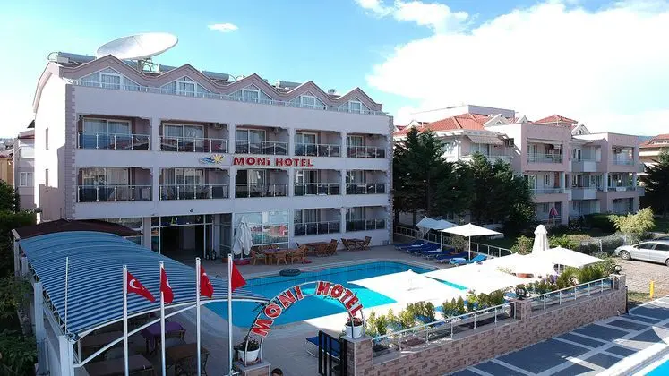 Moni Hotel