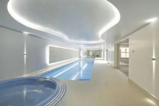Mono Luxe Villa in Newcastle Upon Tyne - Havuz