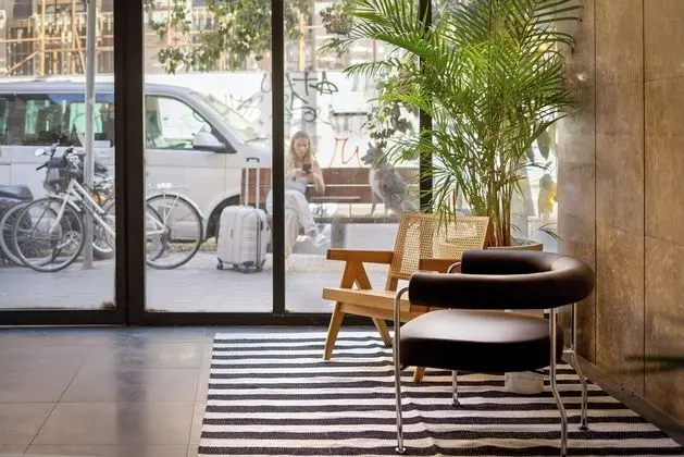 Monochrome - an Autonomous Hotel by Loginn - Lobi