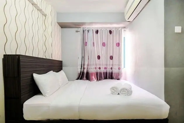 Monochrome Style 2 Bedrooms at Kalibata City Apartment By Travelio - Oda