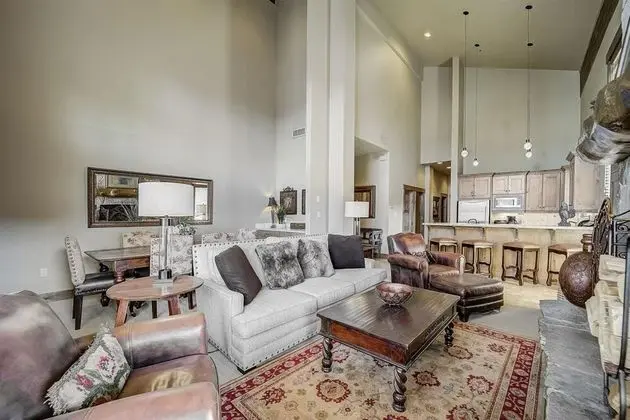 Mont Cervin #32 by Avantstay Ski In Ski Out Home in Silver Lake Village w/ Hot Tub