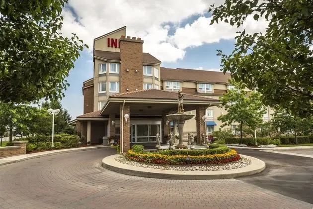 Monte Carlo Inn Brampton Suites - Dış Mekan