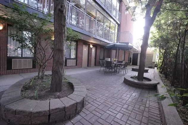 Monte Carlo Inn Toronto West Suites - Dış Mekan