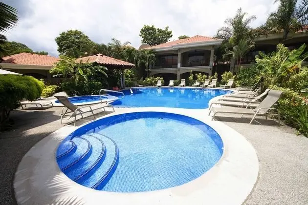 Monte Carlo Luxury Condominiums - Havuz