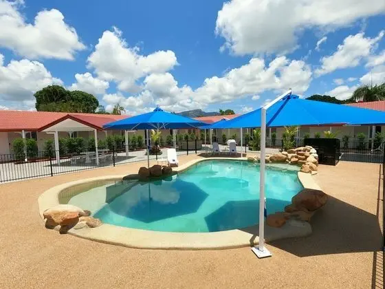 Monte Carlo Motor Inn - Havuz