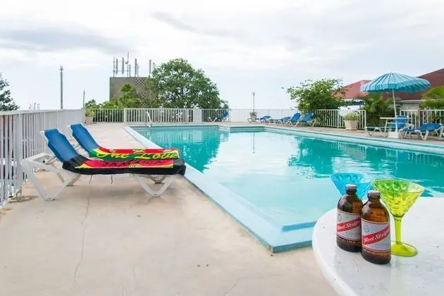 Montego Bay Club Apartments - Havuz