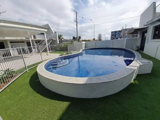 Montego Mermaid Beach Motel - Havuz