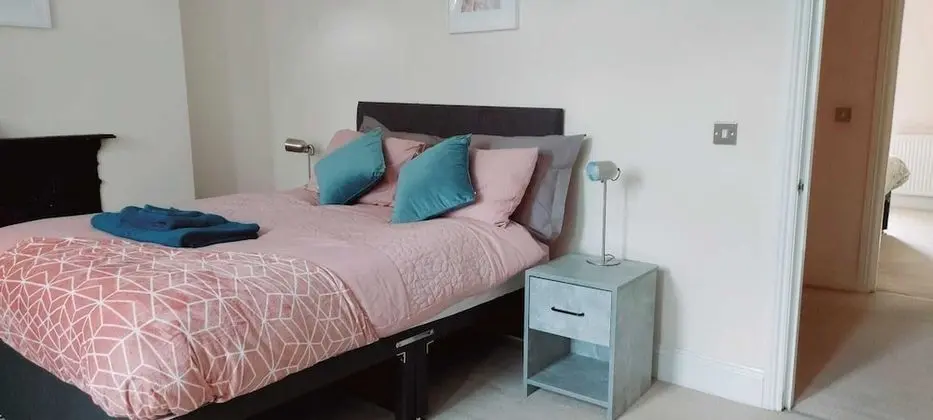 Monthly, Short, Stays 2-bed Apartment in Reading