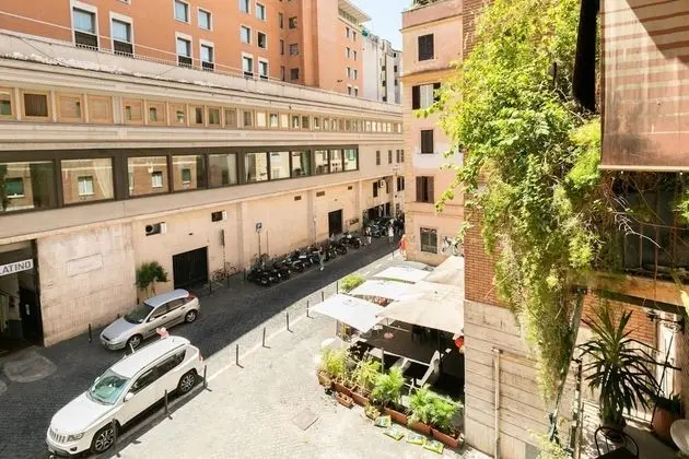 Monti Romantic Lodge