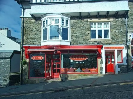 Monties Guest House - Adults only