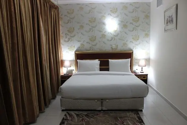 Montreal Naif Hotel - Oda