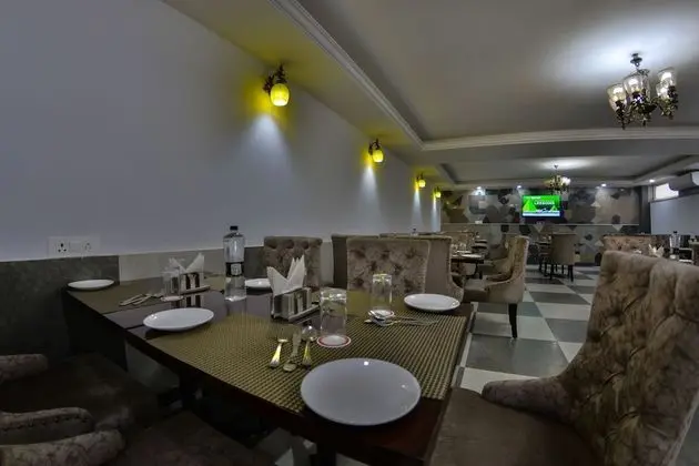 Hotel The Montreal Srinagar - Yerinde Yemek